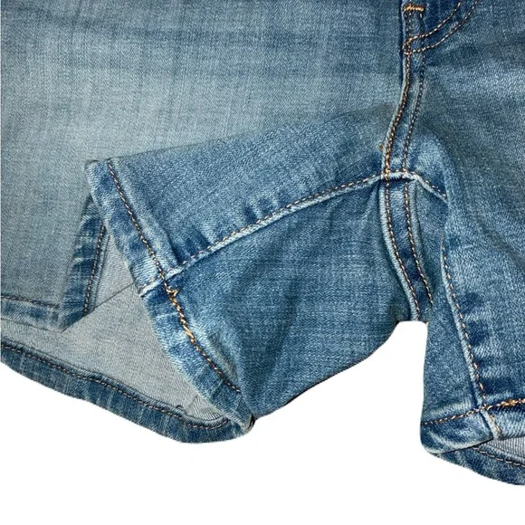 2/$35 Levi NWT Mid Rise Mid Length Jean Shorts women Size 32 Blue Casual Summer - Picture 3 of 5